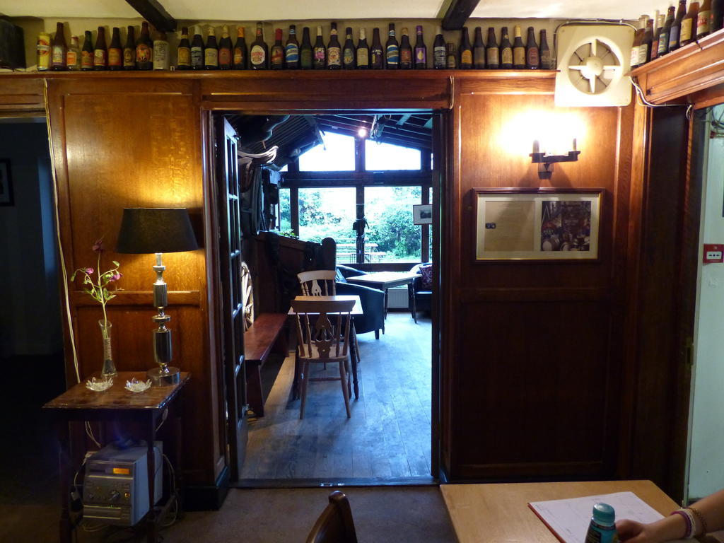 The Sun Inn Englefield Green Exterior foto