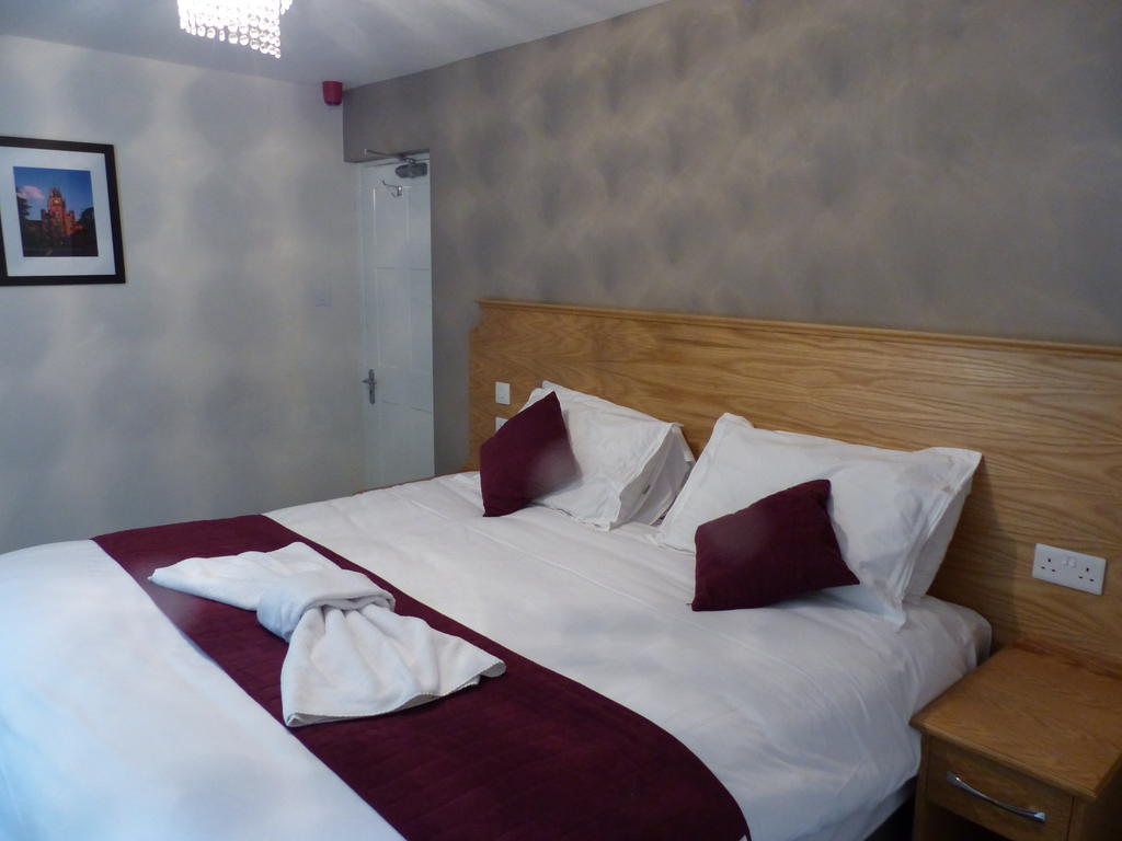 The Sun Inn Englefield Green Habitación foto