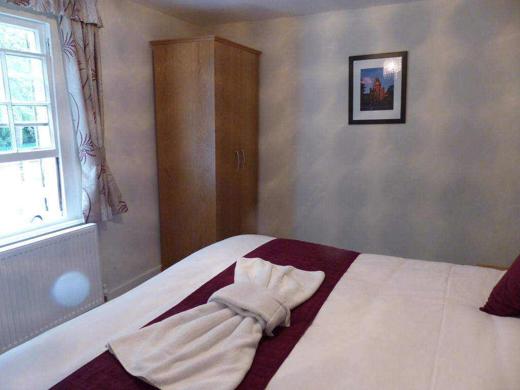 The Sun Inn Englefield Green Habitación foto