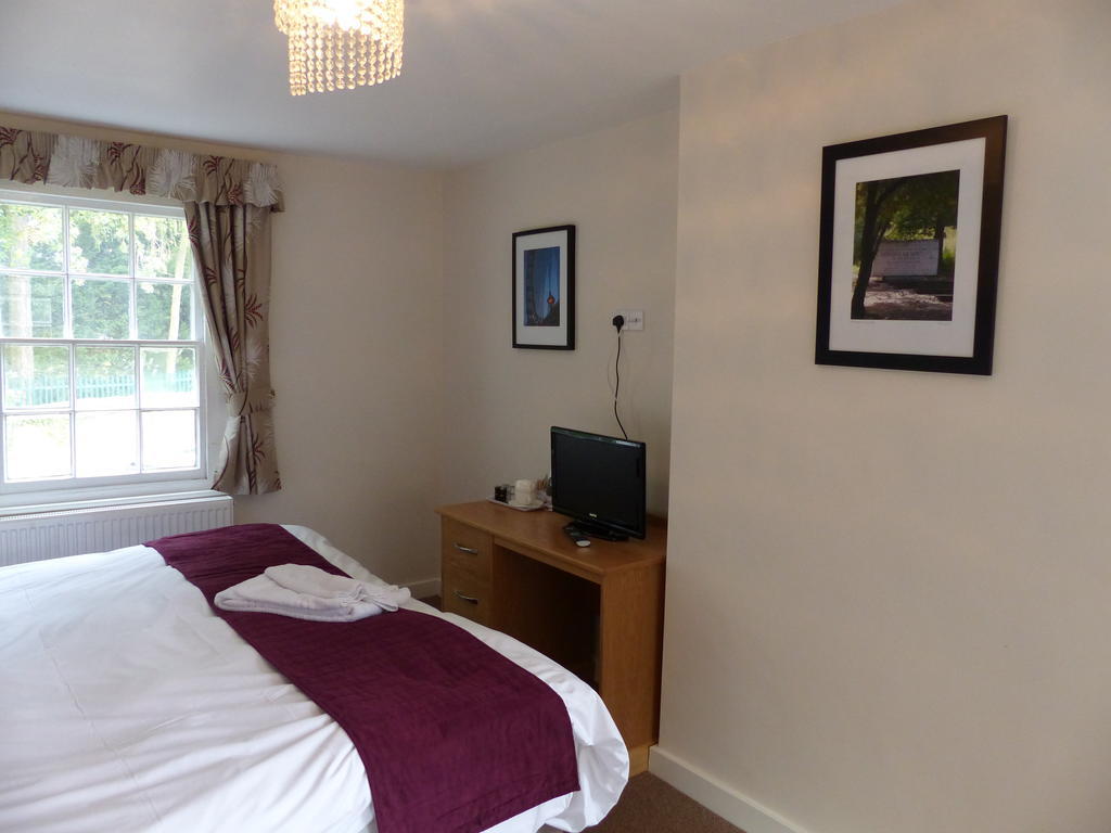The Sun Inn Englefield Green Habitación foto