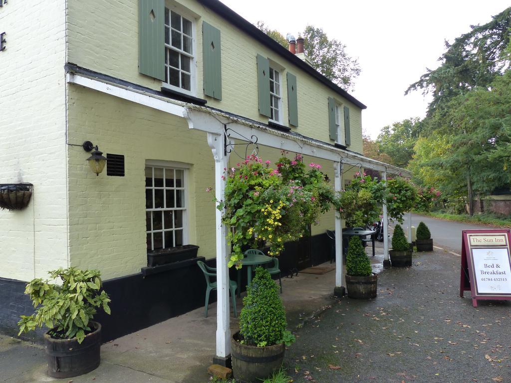 The Sun Inn Englefield Green Habitación foto